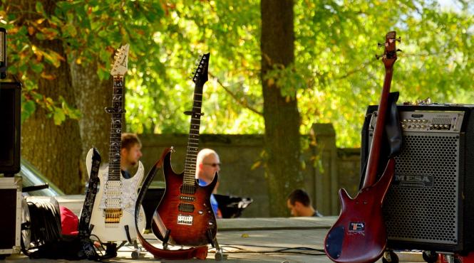 stai si castigi actorii si chelnerii platiti mai bine ca someri