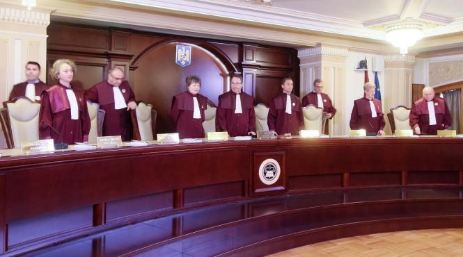 curtea constitutionala dezbate legea de respingere a cresterii etapizate a alocatiilor copiilor