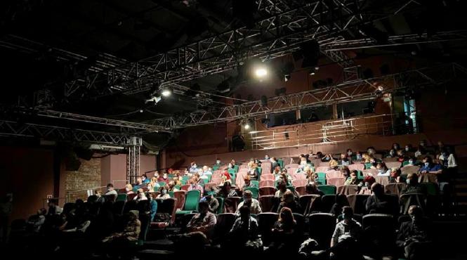 teatrul national din timisoara a reinceput sa joace in salile de spectacol