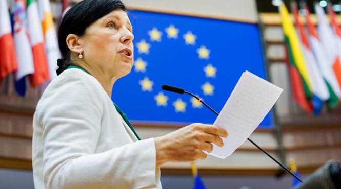 orban ataca la baioneta comisia europeana