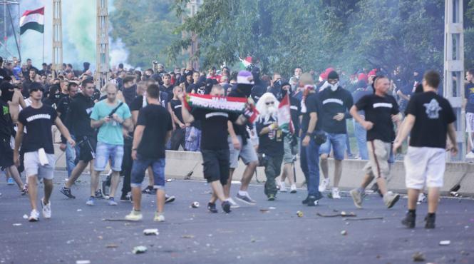 alerta la metrou bataie intre jandarmi si suporterii stelisti