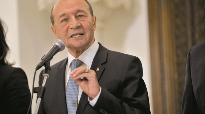 basescu atac la varful pnl in goana dupa popularitate si voturi iohannis si orban sacrifica un popor