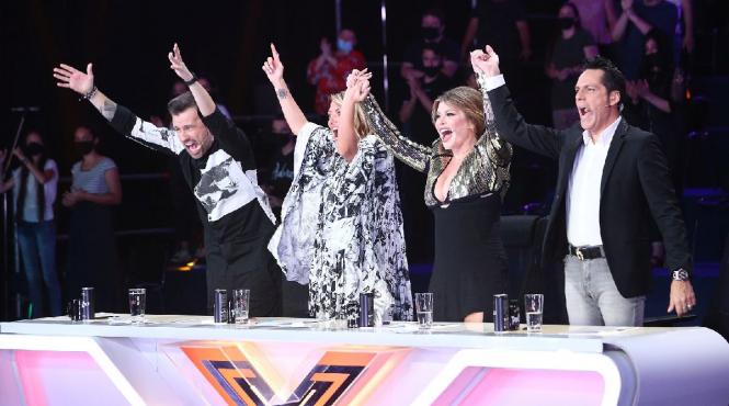 o tanara ridica juratii in picioare in aceasta seara este castigatoarea x factor eu asa simt