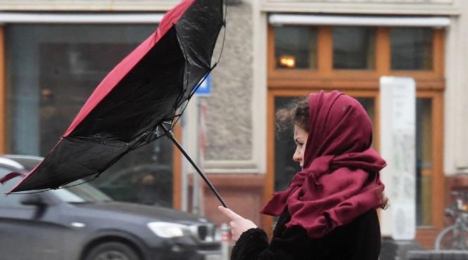 cod galben de vant puternic in localitati din judetele sibiu caras severin si arad