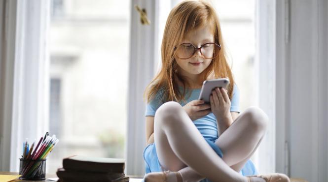 ii dai copilului telefonul mobil la scoala iata care sunt efectele