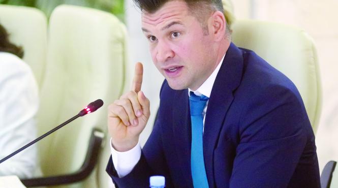 ionut stroe vrea continuarea activitatii sporturilor de sala