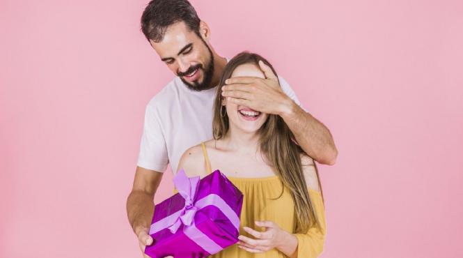 5 metode originale de a oferi bratari personalizate in dar