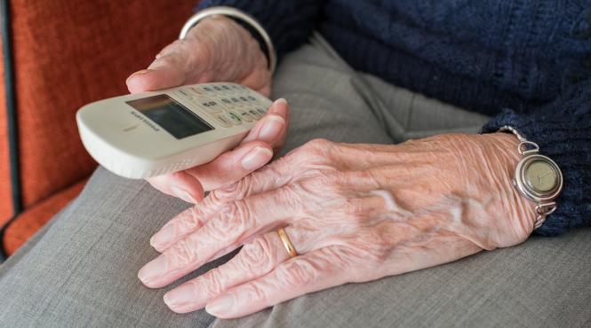 ce nevoi au varstnicii din romania