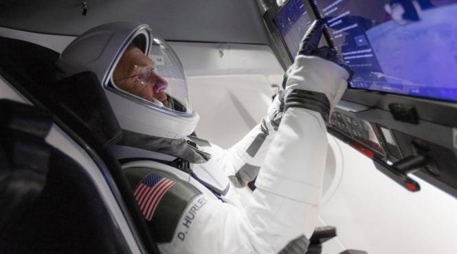 update elon musk a trimis astronauti la statia spatiala internationala