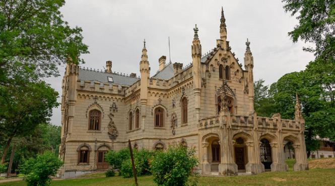 povestea fascinanta a castelului de la miclauseni