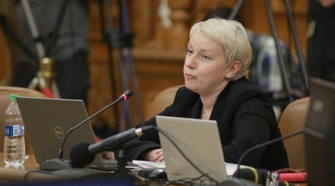 dana girbovan mesaj cu subinteles de 1 decembrie