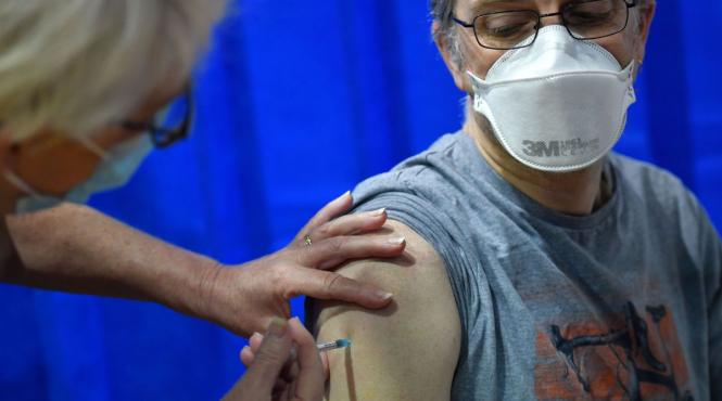 probleme cu vaccinul pfizer si biontech dupa prima zi a campaniei de vaccinare din marea britanie avertismentul mhra pentru cei cu istoric de alergii