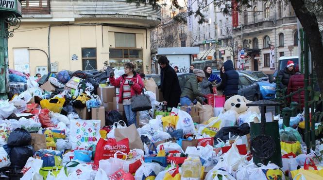 colecta de craciun haine rechizite alimente