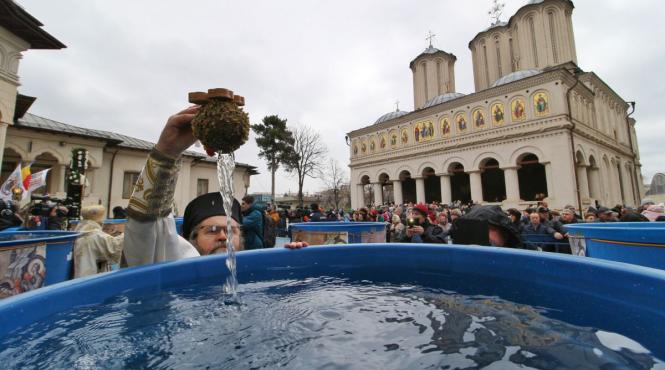 traditii si superstitii de boboteaza fetele nemaritate pot sa si viseze ursitul