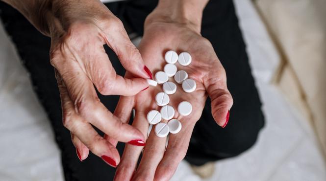 pacientii cronici cer acces la tratamente vitale pe langa vaccinare anti covid