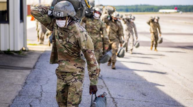 pentagonul a mobilizat sute de militari activi la washington pentru investirea lui biden