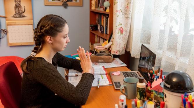 copiii cu boli cronice pusi sa aleaga intre sansa la viata si educatie