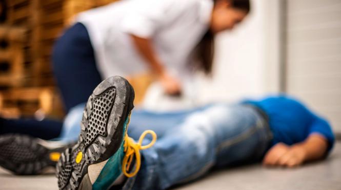 cand o mana de ajutor poate agrava raul