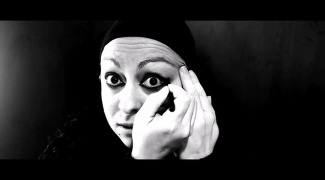 andreea gramosteanu in spectacolul dupa monodrama departele aproape