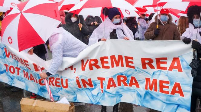sindicalistii de la sanitas au iesit din nou in strada nemultumiti de inghetarea salariilor