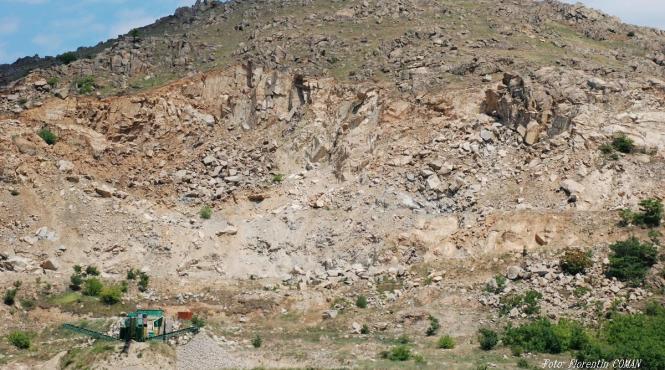 minerii au pus ochii pe parcul national muntii macinului
