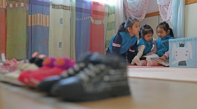 china scapa de pandemie dar e lovita de natalitate