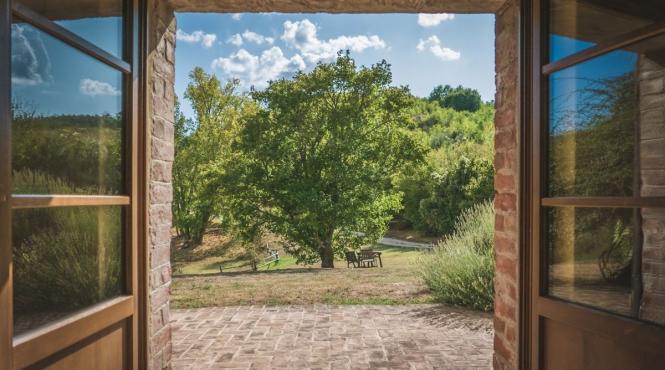 de ce merita sa te muti la tara ca sa duci o viata linistita