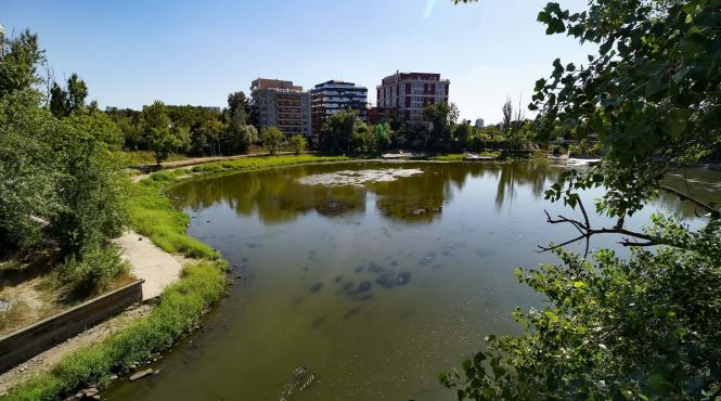misterul apei rosii din lacul ior descifrat lacul a fost invadat de alge