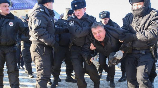 politia rusa reprima in forta o intrunire a opozitiei