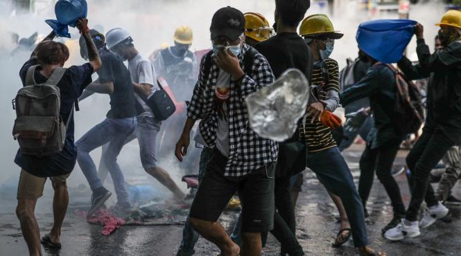 masacru in myanmar cel putin patru protestatari au fost impuscati mortal