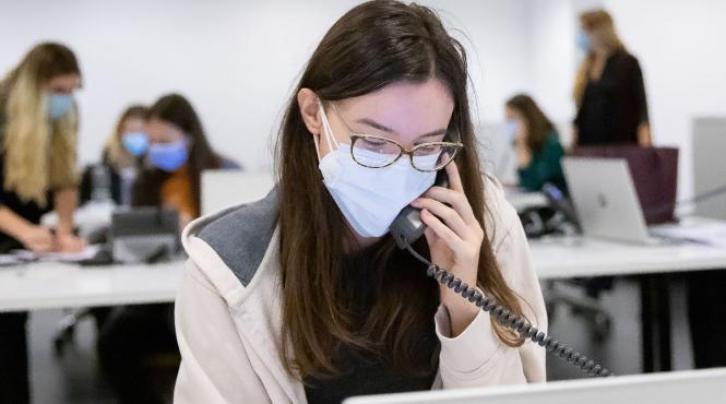 un conferentiar universitar al universitatii bucuresti concediat pentru ca i a umilit pe studenti