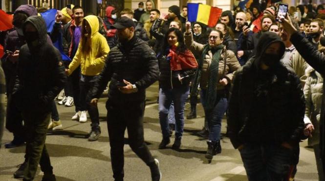 proteste cu galeriile de fotbal la craiova fotografia lui raed arafat incendiata