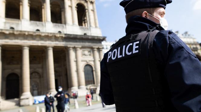 nou incident armat la paris doua persoane inclusiv o fetita au fost ranite prin impuscare