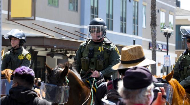 pagube de 150 000 de euro in urma unui protest violent in california