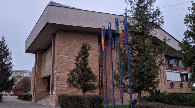 casa de cultura a sindicatelor din calan scoasa la mezat de primarie din cauza administratorului