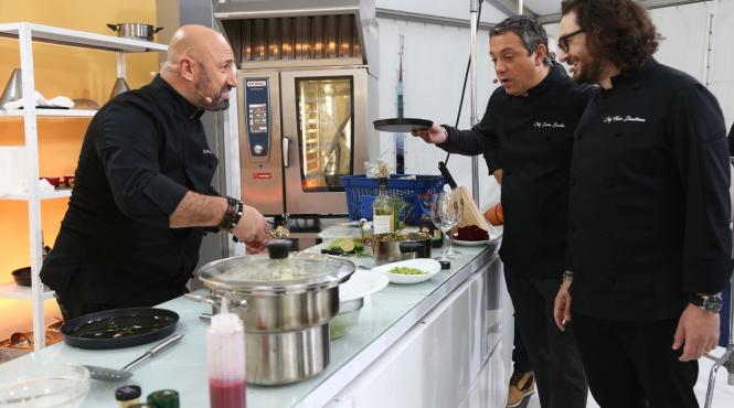 chefi la cutite lider de piata cu peste 1 7 milioane de telespectatori diseara chefii se lupta pentru ultima amuleta din acest sezon