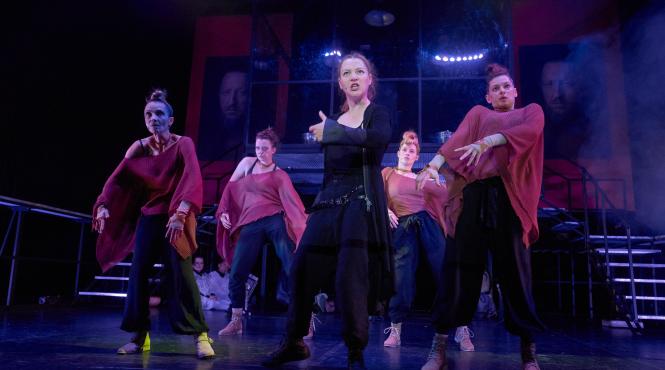 scripcarul pe acoperis si ferma animalelor in luna iunie la teatrul maghiar de stat cluj