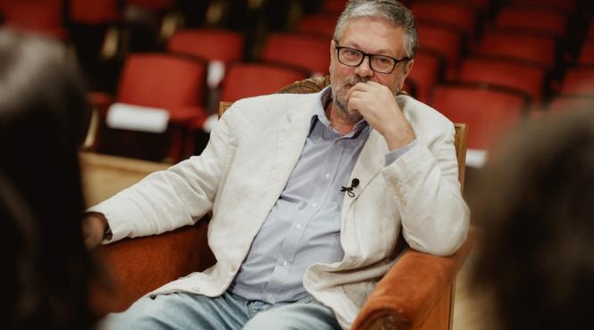 scriitorul mihail siskin in dialog cu mihaela dedeoglu cartea pe care o scrii e ca o fotografie tomografica a creierului tau a sufletului tau