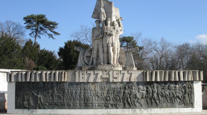 condamnat la subdezvoltare orasul calafat moare cu decoratia pe piept