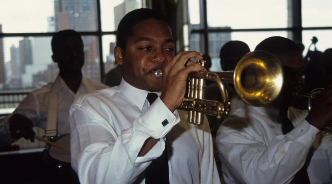 mii de oameni au infruntat ploaia sa il asculte pe wynton marsalis legenda jazz ului la sibiu