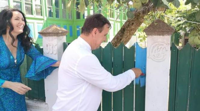 sarichioi si jurilovca revopsite in albastrul traditional