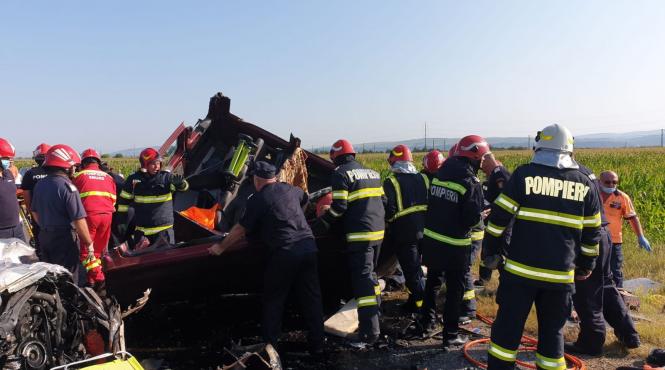 accident grav pe dn2 soldat cu 7 morti a fost activat planul rosu de interventie