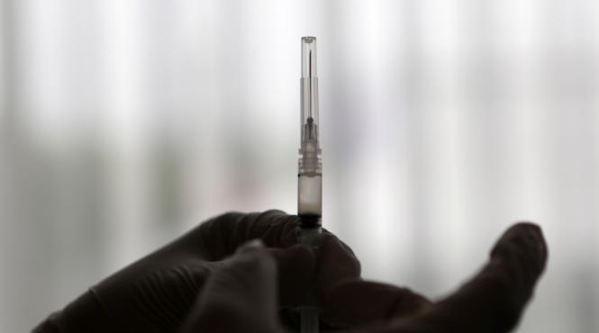 liderii planetei isi bat capul cum sa trimita electoratul la vaccinare