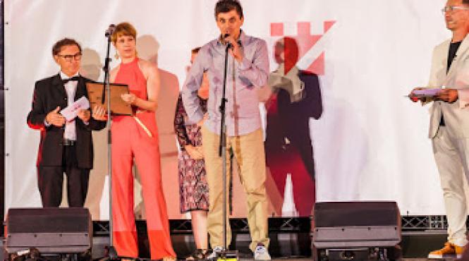 neidentificat proiectii speciale in tara in prezenta echipei din 6 august in cinema