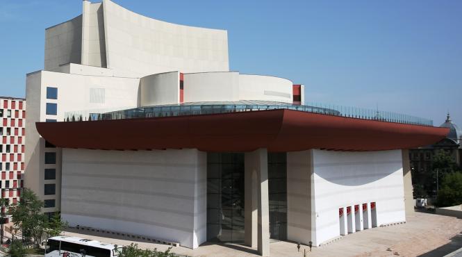 din 6 august bilete online pentru noua stagiune a tnb