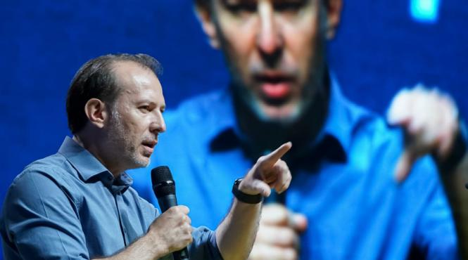 citu noi ne alegem echipa cu care vom conduce romania in urmatorii opt ani sa ramanem uniti