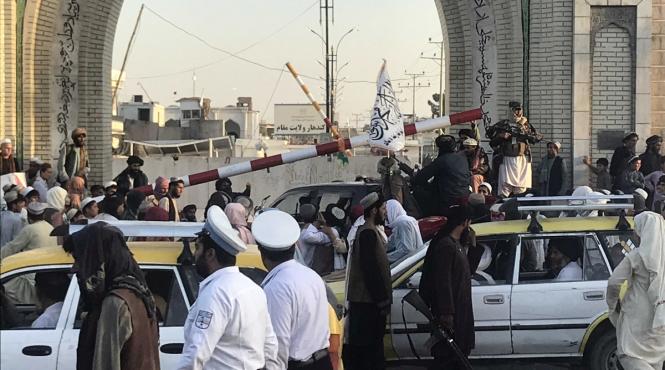 talibanii au intrat in kabul dupa o ofensiva devastatoare presedintele afgan ar fi parasit tara