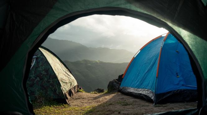 ce ar trebui sa impachetezi pentru o excursie cu cortul