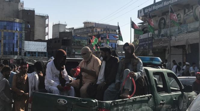 update haos pe aeroportul din kabul mii de afgani sunt disperati sa fuga din tara