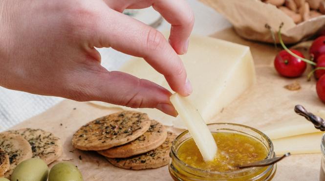 lactate din baragan legenda smantanii care nu pica din borcan